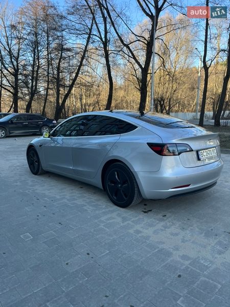 Седан Tesla Model 3 2018 в Новояворовске