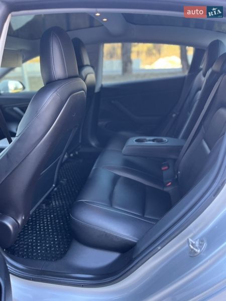 Седан Tesla Model 3 2018 в Новояворовске