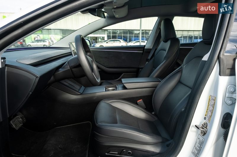Седан Tesla Model 3 2024 в Ирпене