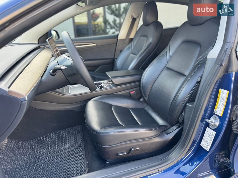 Седан Tesla Model 3 2022 в Луцке