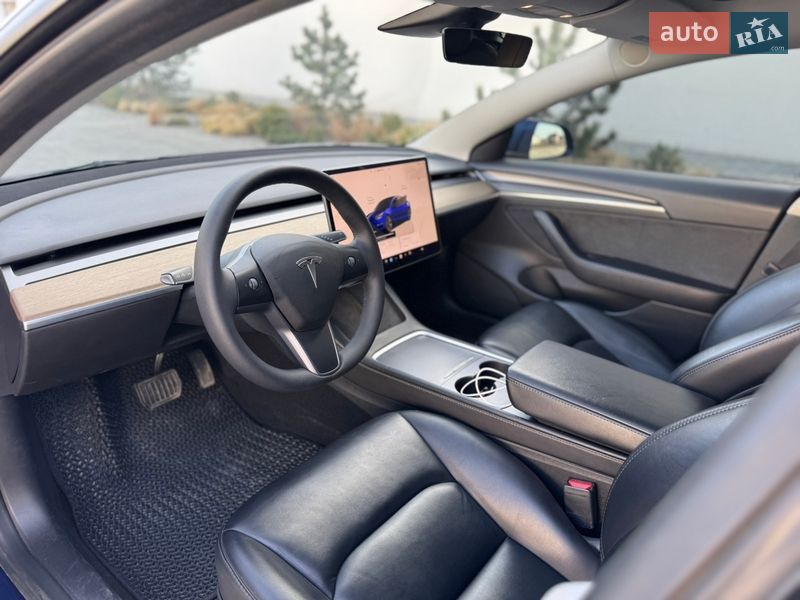 Седан Tesla Model 3 2022 в Луцке