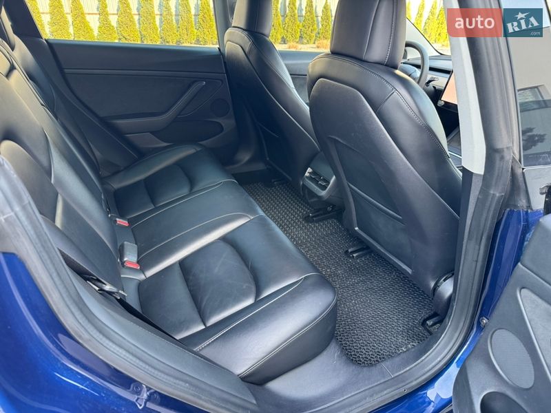 Седан Tesla Model 3 2022 в Луцке