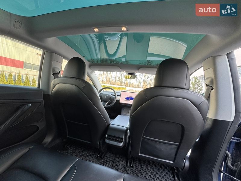 Седан Tesla Model 3 2022 в Луцке