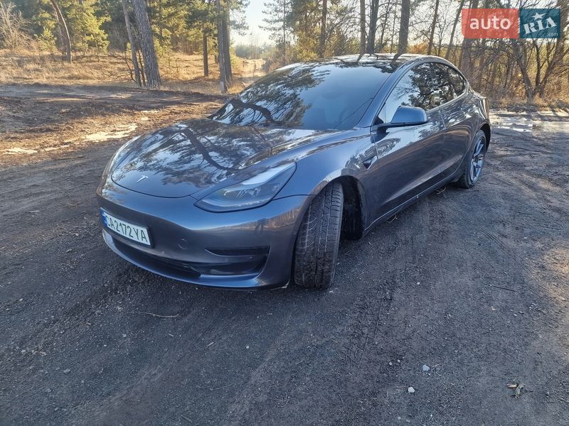 Седан Tesla Model 3 2021 в Черкассах