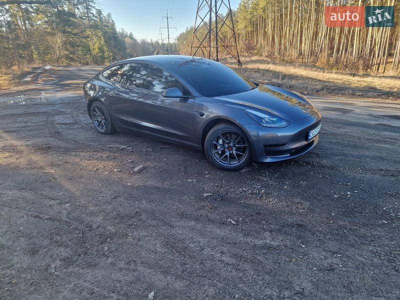 Седан Tesla Model 3 2021 в Черкассах