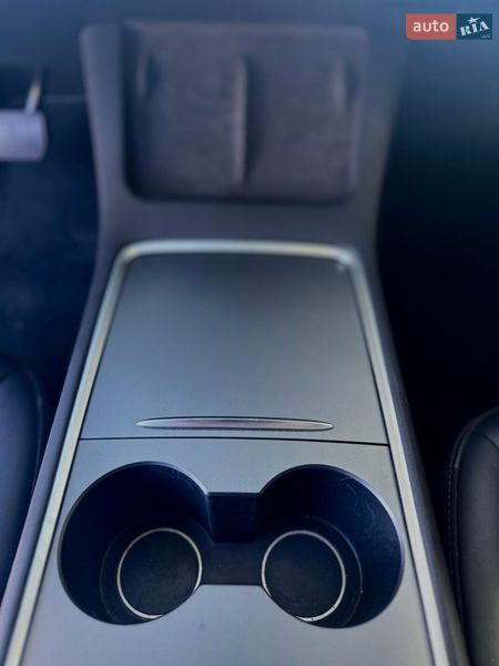 Седан Tesla Model 3 2019 в Дніпрі