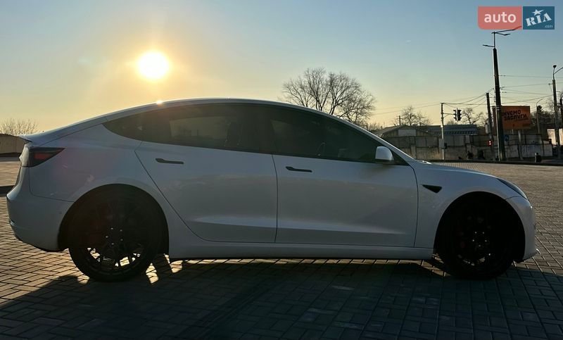 Седан Tesla Model 3 2021 в Днепре