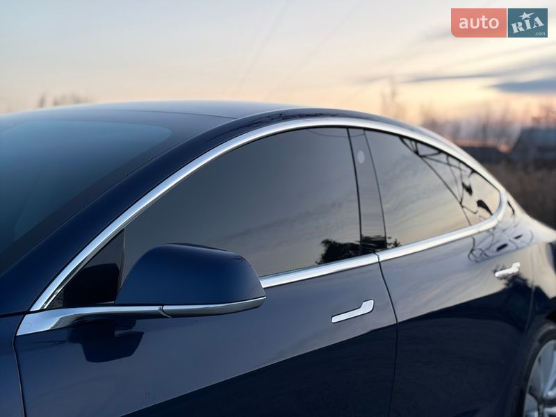 Седан Tesla Model 3 2018 в Дрогобыче