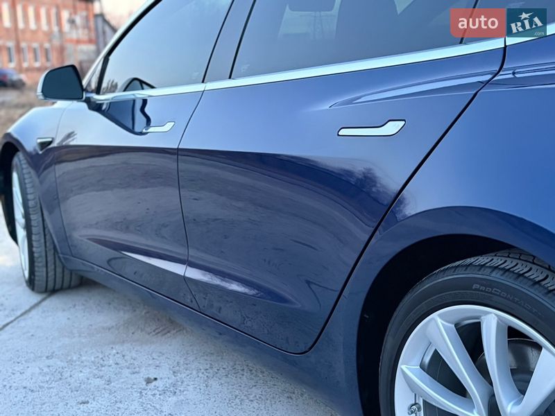 Седан Tesla Model 3 2018 в Дрогобыче