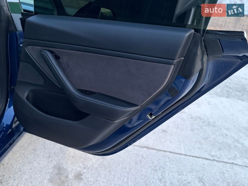 Седан Tesla Model 3 2018 в Дрогобыче