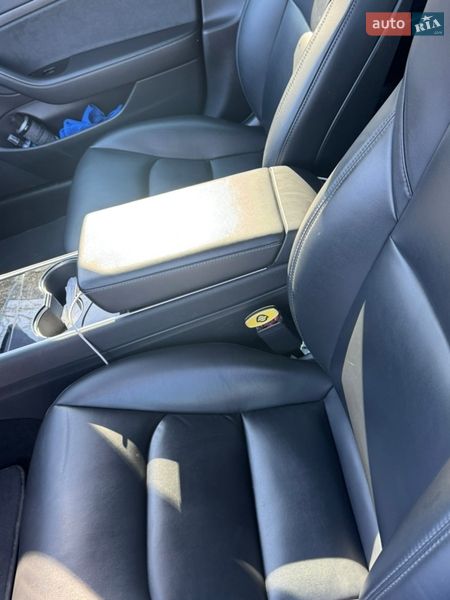 Седан Tesla Model 3 2020 в Черкассах