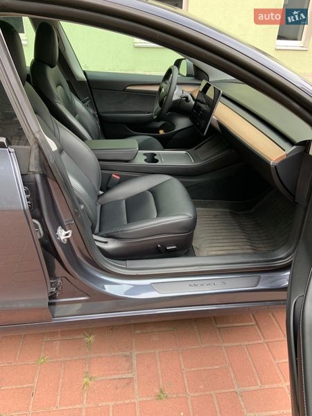 Седан Tesla Model 3 2021 в Киеве