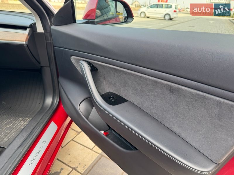 Седан Tesla Model 3 2019 в Луцьку