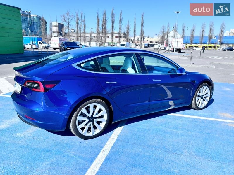 Седан Tesla Model 3 2020 в Києві