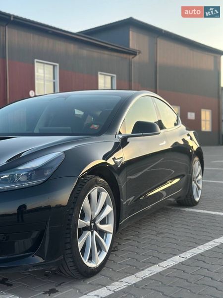 Седан Tesla Model 3 2020 в Дубно