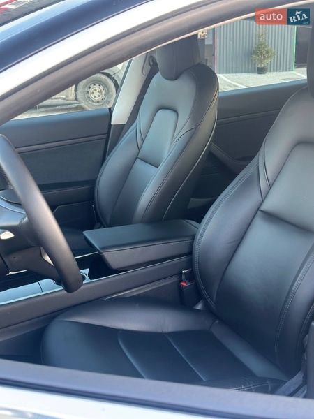 Седан Tesla Model 3 2020 в Дубно