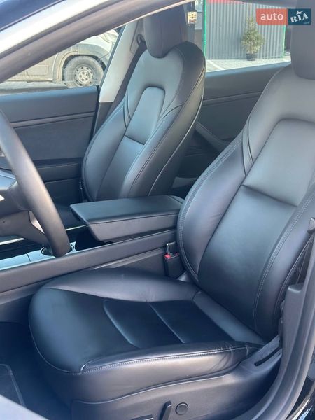 Седан Tesla Model 3 2020 в Дубно