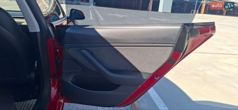 Седан Tesla Model 3 2021 в Киеве