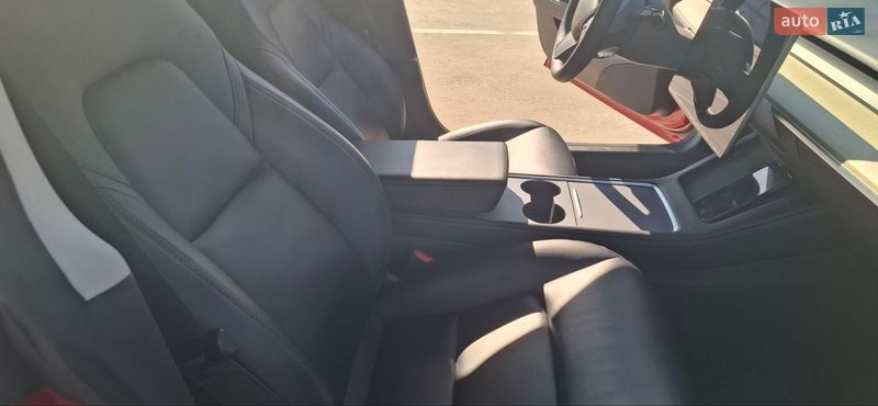 Седан Tesla Model 3 2021 в Киеве