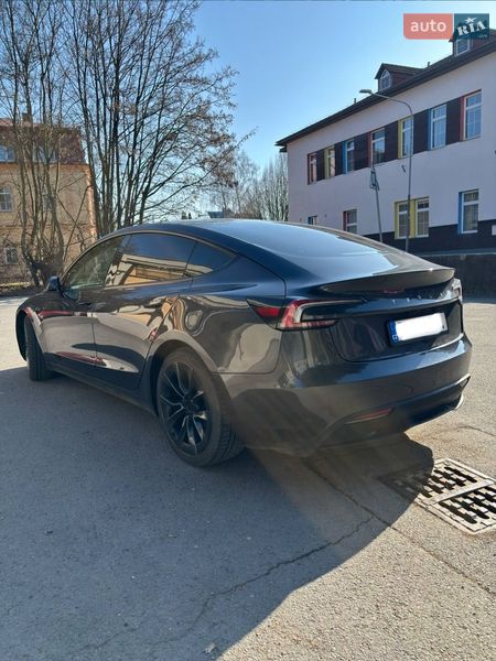 Седан Tesla Model 3 2024 в Ужгороде