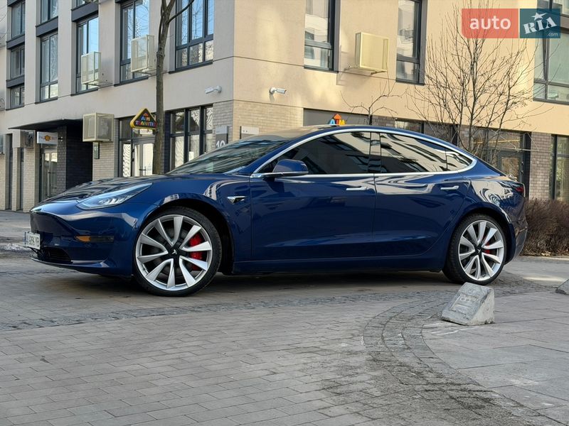 Седан Tesla Model 3 2018 в Киеве