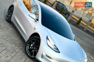 Седан Tesla Model 3 2018 в Валках