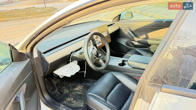 Седан Tesla Model 3 2021 в Львові