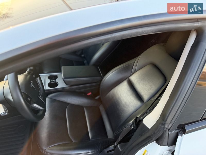 Седан Tesla Model 3 2021 в Коломые