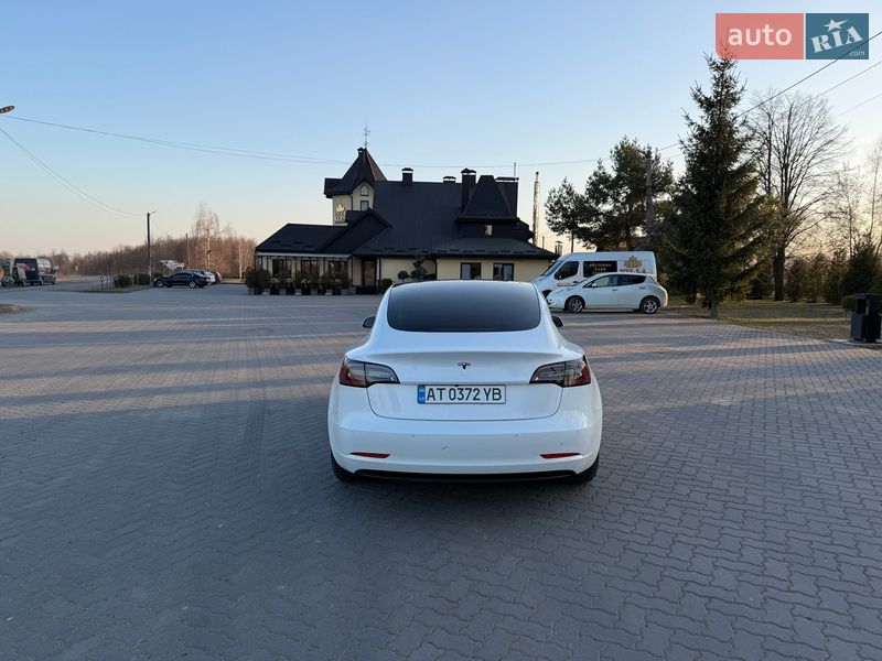 Седан Tesla Model 3 2021 в Коломые