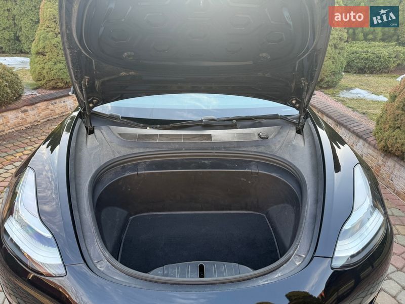 Седан Tesla Model 3 2018 в Ровно