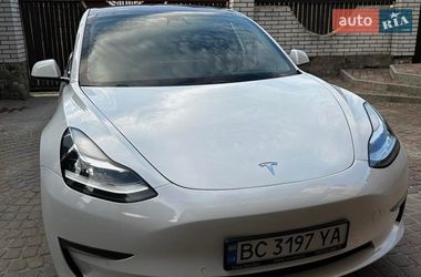 Седан Tesla Model 3 2018 в Львове
