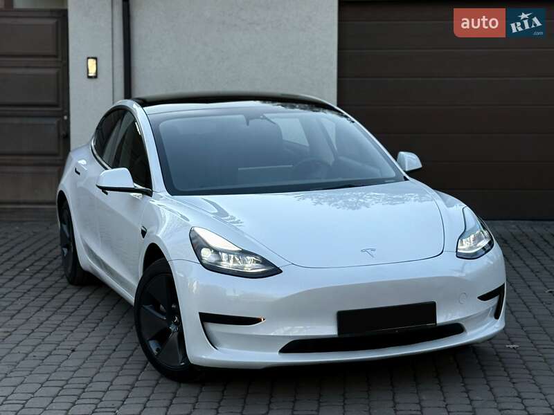 Седан Tesla Model 3 2023 в Киеве