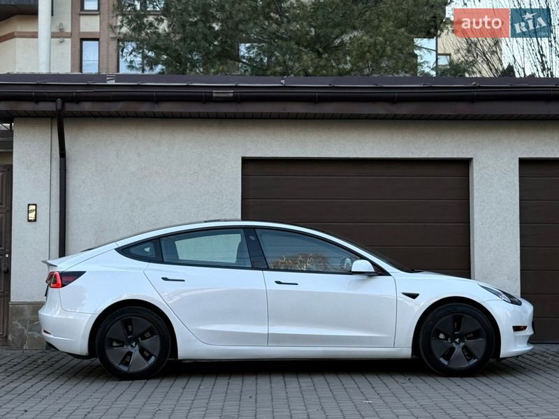Седан Tesla Model 3 2023 в Киеве