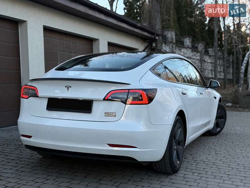 Седан Tesla Model 3 2023 в Киеве