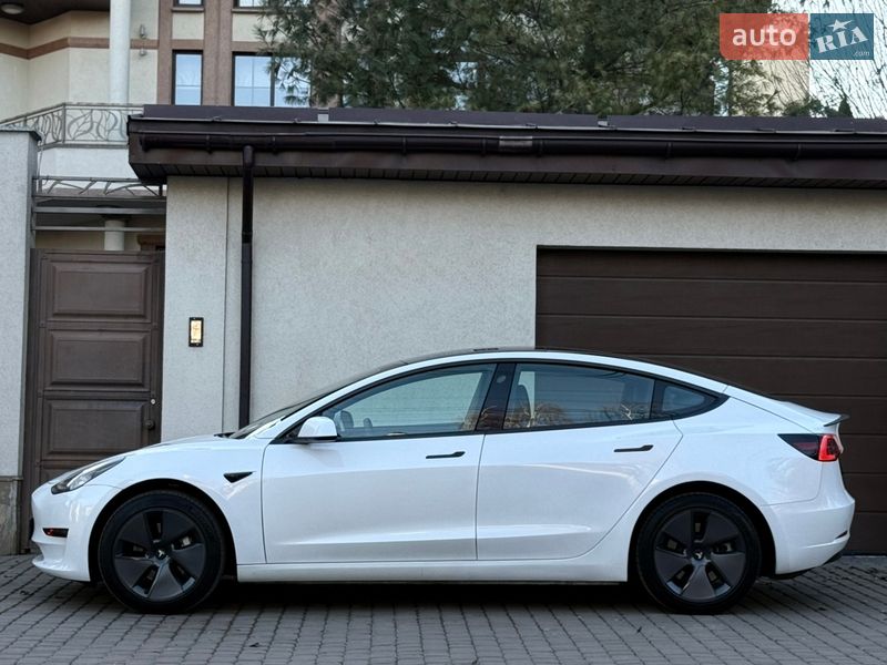 Седан Tesla Model 3 2023 в Киеве