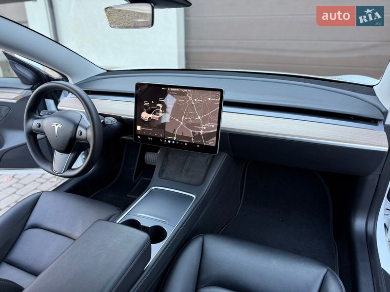 Седан Tesla Model 3 2023 в Киеве