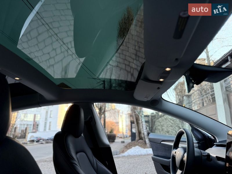 Седан Tesla Model 3 2023 в Киеве