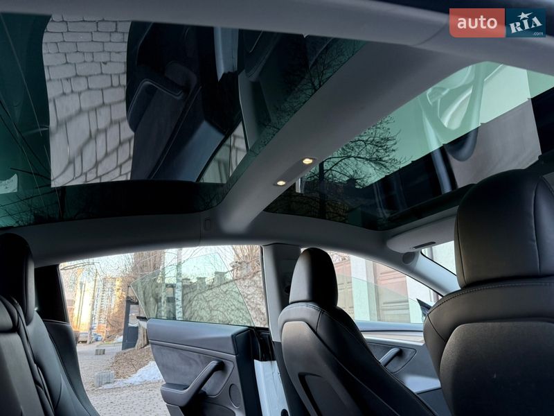 Седан Tesla Model 3 2023 в Киеве