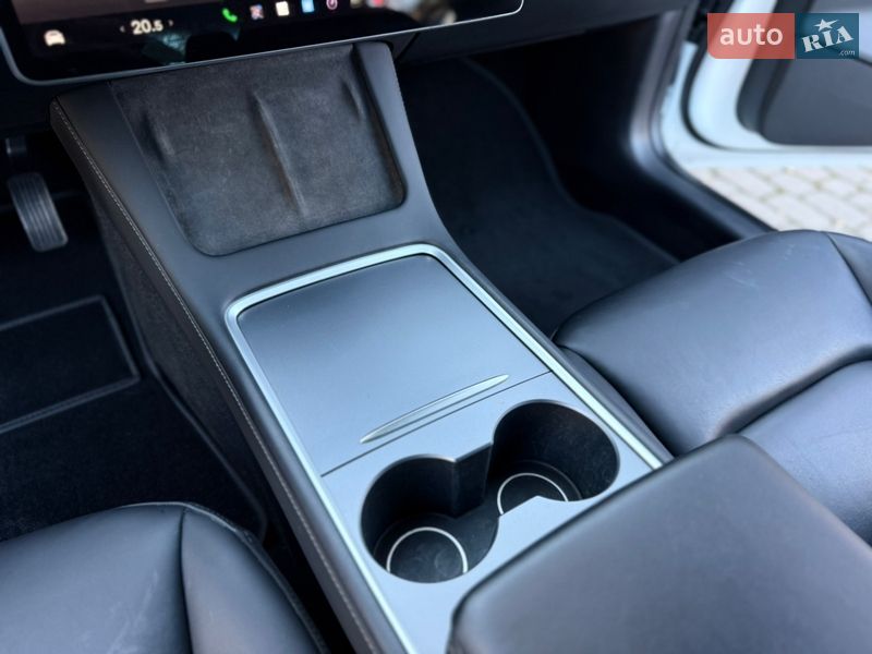 Седан Tesla Model 3 2023 в Киеве