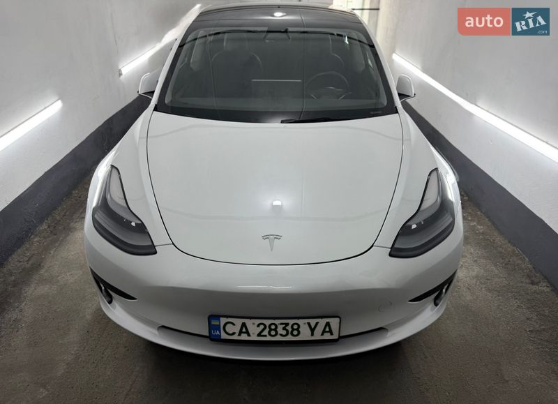 Седан Tesla Model 3 2023 в Киеве