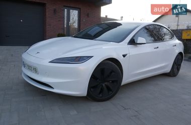 Седан Tesla Model 3 2024 в Снятине