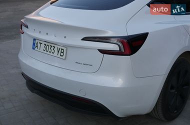 Седан Tesla Model 3 2024 в Снятине