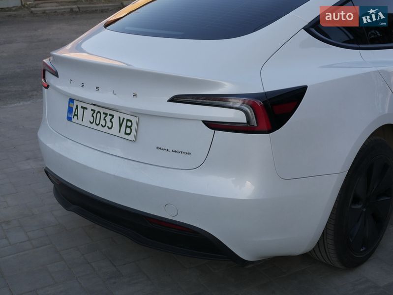 Седан Tesla Model 3 2024 в Снятине