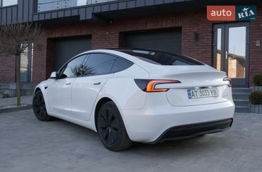 Седан Tesla Model 3 2024 в Снятине