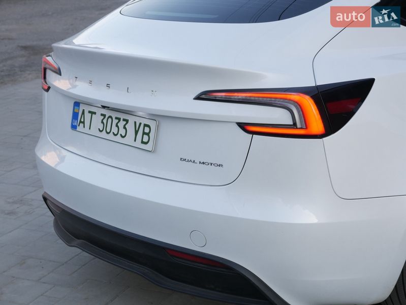 Седан Tesla Model 3 2024 в Снятине