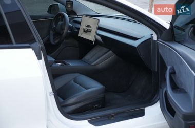 Седан Tesla Model 3 2024 в Снятине