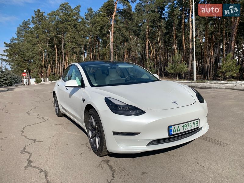 Седан Tesla Model 3 2021 в Киеве