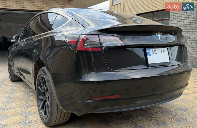 Седан Tesla Model 3 2018 в Кам'янському