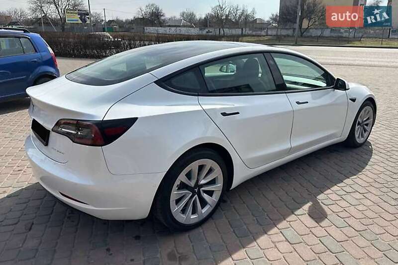 Седан Tesla Model 3 2021 в Львове