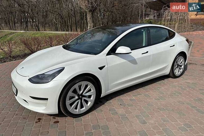 Седан Tesla Model 3 2021 в Львове